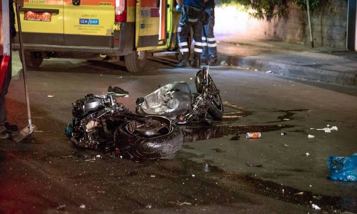 Τροχαίο στην Θεβών με σοβαρούς τραυματίες από εκτός δρόμου μηχανή