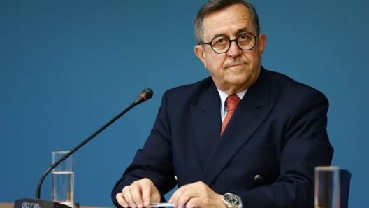 «Η κοινωνική προσφορά των επιχειρήσεων δεν πρέπει να αντιμετωπίζεται μέσα από ιδεολογικές αγκυλώσεις» 12 «Η κοινωνική προσφορά των επιχειρήσεων δεν πρέπει να αντιμετωπίζεται μέσα από ιδεολογικές αγκυλώσεις»