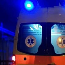 Λαύριο: Μαχαίρωσε ζευγάρι μπροστά στα παιδιά τους 2 Σκηνή εγκλήματος στο Λαύριο μετά τη δολοφονία ζευγάρου