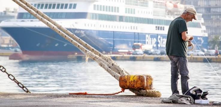 Πάτρα: Εξαντλητικά τα ωράρια των ναυτεργατών στη γραμμή προς Ιταλία 4 Ναυτεργοί στην Πάτρα εργάζονται στη γραμμή αποστολής προς Ιταλία