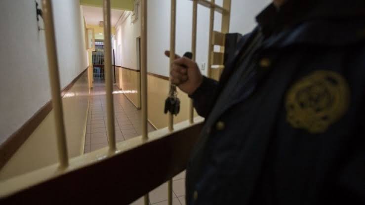 Πάτρα: Με ποινή φυλάκισης για ενδοοικογενειακή σωματική βλάβη και κυκλοφορούσε ελεύθερος