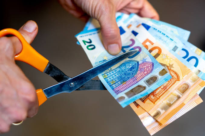 Διαφήμιση της Εφορίας με προσφορά 50% χρόνου