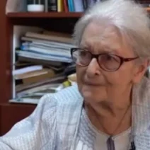 Φωτογραφία της Ιωάννας Κουτσοράδη, φιλόσοφος