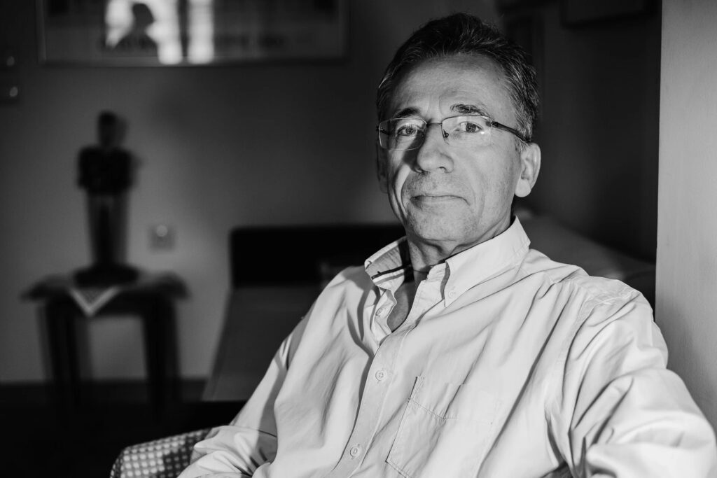Πάτρα: Ο Ισίδωρος Ζουργός παρουσιάζει τα «Χάλκινα Κατώφλια»