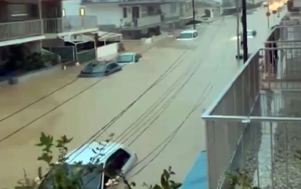 Φονικές πλημμύρες στην Ισπανία - Χάος στη Βαλένθια ΒΙΝΤΕΟ