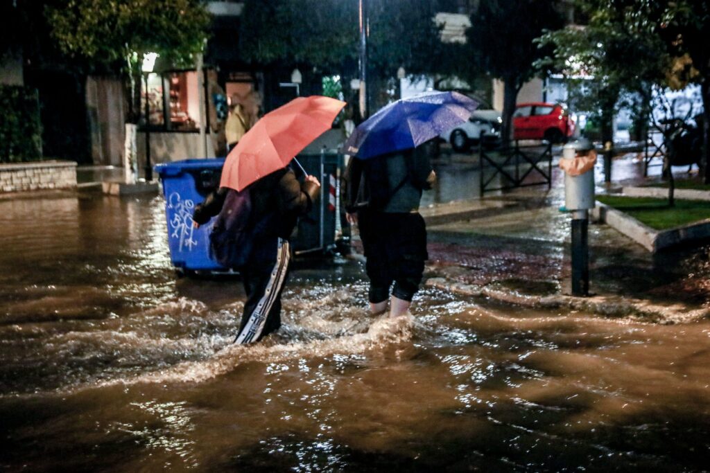 Αχαΐα: Ερχονται καταιγίδες μεγάλης έντασης - Εξαπλώνεται και την Κυριακή η κακοκαιρία