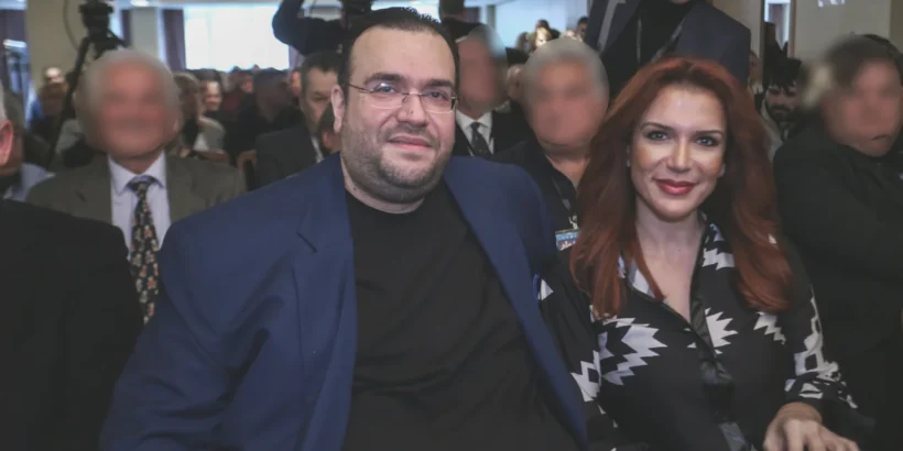 Φωτογραφία του Φίλππου Καμπούρη σε συνέντευξη για την απόφαση του …