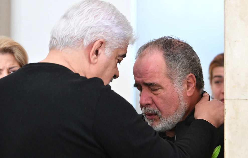 Μπέτυ Βαλάση: Συγκίνηση στο τελευταίο «αντίο» στη «Λωξάντρα» ΦΩΤΟ 7 Μπέτυ Βαλάση: Συγκίνηση στο τελευταίο «αντίο» στη «Λωξάντρα» ΦΩΤΟ