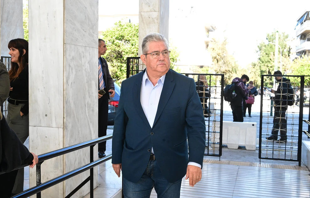 Μπέτυ Βαλάση: Συγκίνηση στο τελευταίο «αντίο» στη «Λωξάντρα» ΦΩΤΟ 5 Μπέτυ Βαλάση: Συγκίνηση στο τελευταίο «αντίο» στη «Λωξάντρα» ΦΩΤΟ