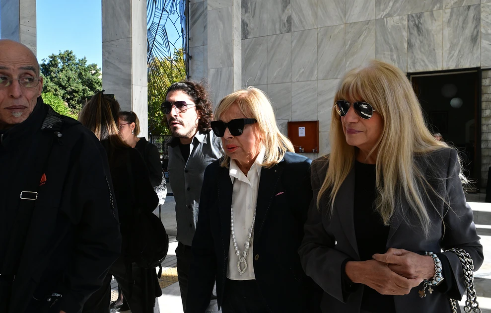 Μπέτυ Βαλάση: Συγκίνηση στο τελευταίο «αντίο» στη «Λωξάντρα» ΦΩΤΟ 6 Μπέτυ Βαλάση: Συγκίνηση στο τελευταίο «αντίο» στη «Λωξάντρα» ΦΩΤΟ