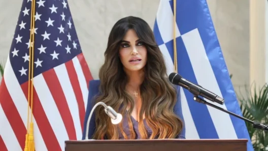 Εξελίξεις στην αμερικανική πρεσβεία στην Αθήνα – Το μήνυμα της Γκίλφοϊλ 13 Εξελίξεις στην αμερικανική πρεσβεία στην Αθήνα – Το μήνυμα της Γκίλφοϊλ