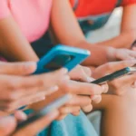Σήμερα οι ανακοινώσεις για την απαγόρευση των social media για παιδιά κάτω των 15 ετών