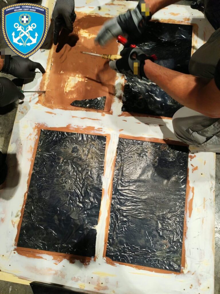 Πάτρα: Λιμενικοί «ξεσκέπασαν» διεθνές κύκλωμα ναρκωτικών - Κατασχέθηκαν κοκαΐνη και κάνναβη χιλιάδων ευρώ ΦΩΤΟ