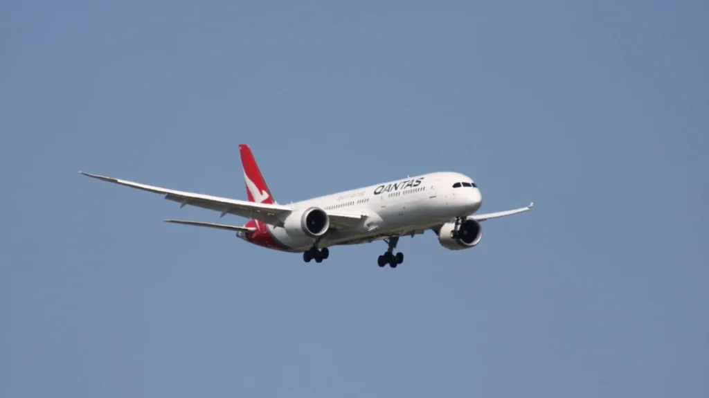 Πτήση Qantas με κορυφαίους αξιωματούχους προς τη Ρώμη