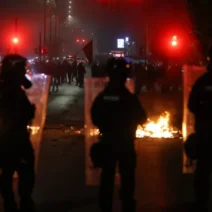 Κόσοβο: Σφοδρές συγκρούσεις με τραυματίες στη Βουλή ΒΙΝΤΕΟ 1 Συγκλονιστική σκηνή συγκρούσεων στο Κόσβο με τραυματίες στη Βουλή