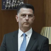 Αποχωρεί ο Αχαιός διευθυντής του γραφείου του Πρωθυπουργού στη Βουλή, Μιχάλης Μπεκίρης