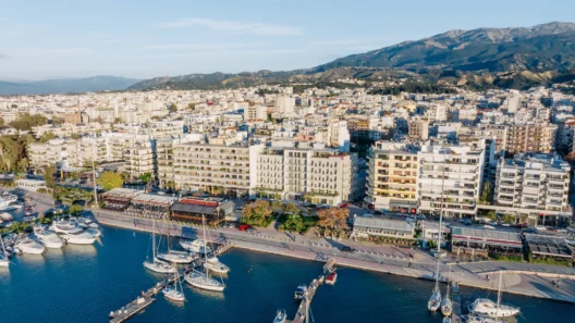 Πελεκανέϊκα: Τα απανωτά λουκέτα σε καταστήματα – Ζητούμενο η επαναλειτουργία τους - Τι λένε Δήμος και Eπαγγελματίες στο Patrapress