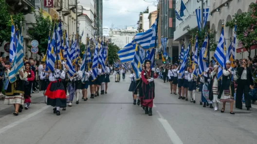 LIVE-Πάτρα: Η μεγάλη στρατιωτική και μαθητική παρέλαση για την 28η Οκτωβρίου