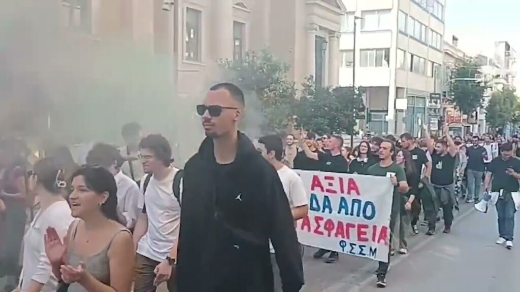 Συγκέντρωση μαθητών και φοιτητών στην πλατεία Γεωργίου στην Πάτρα