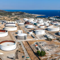 Άγιοι Θεόδωροι: Έκρηξη στη Motor Oil με τραυματίες 1 Άγιοι Θεόδωροι: Έκρηξη στη Motor Oil με τραυματίες