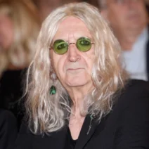 Νίκος Καρβέλας σε φωτογραφία