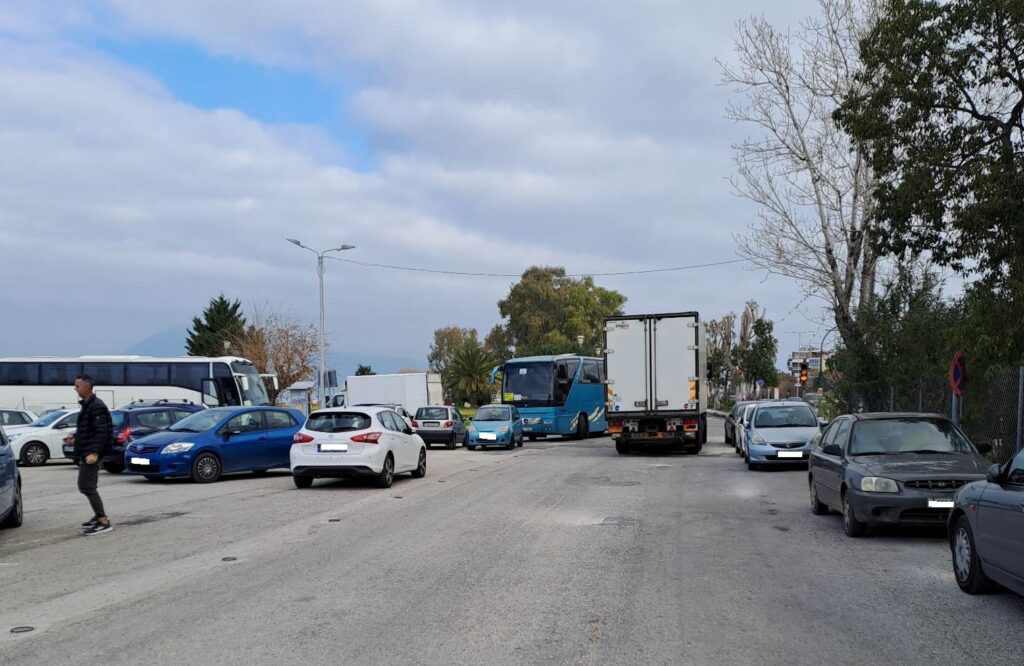 Πάτρα: Τα έργα αλλάζουν τα δεδομένα στα Ιδιωτικά Πάρκινγκ – Η Αστυνομία και τα διπλοπαρκαρίσματα