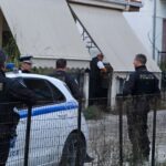 Αιγιάλεια: Συνελήφθη από αστυνομικούς γιατί βρέθηκε με φυσίγγια και μαχαίρι