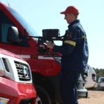 Πεντέλη: Απεγκλωβισμός ανδρών σε αυτοκίνητο από γκρεμό