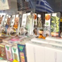 Πάτρα: Επιασαν τρία άτομα για εμπορία χασίς σε περίπτερο ΦΩΤΟ