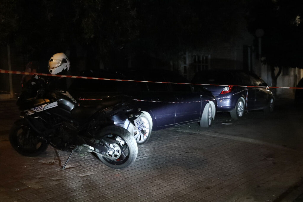 Μενίδι: Αιματηρό περιστατικό με πυροβολισμούς 26χρονο μέσα στο αυτοκίνητό του