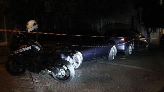 Μενίδι: Αιματηρό περιστατικό με πυροβολισμούς 26χρονο μέσα στο αυτοκίνητό του 15 Μενίδι: Αιματηρό περιστατικό με πυροβολισμούς 26χρονο μέσα στο αυτοκίνητό του