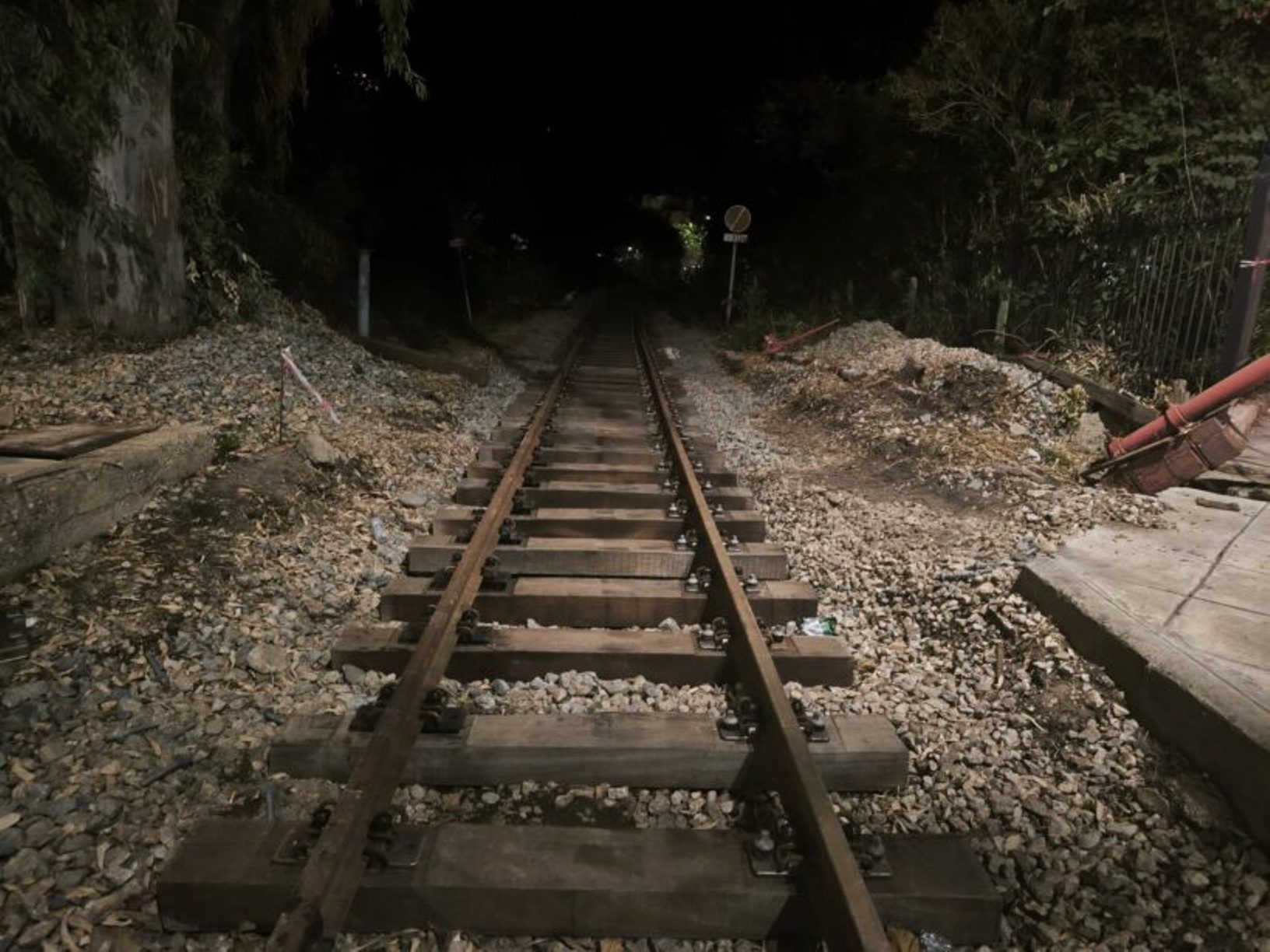Πάτρα: Κινητοποίηση για υπόπτο αντικείμενο στις γραμμές του Προαστιακού 4 Πάτρα: Κινητοποίηση για υπόπτο αντικείμενο στις γραμμές του Προαστιακού