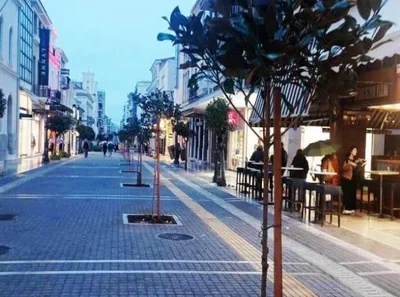 Πάτρα: Οχτακόσια μέτρα στον πεζόδρομο της Μαιζώνος χωρίς ένα παγκάκι ΦΩΤΟ 29 Πέζο δρόμος Μαϊζώνος στην Πάτρα, 800 μέτρα, φωτογραφία