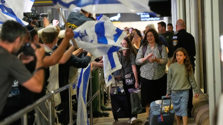 Τρεις Ισραηλινοί πιλότοι στο αεροπλάνο, αποτρέποντας τραγωδία