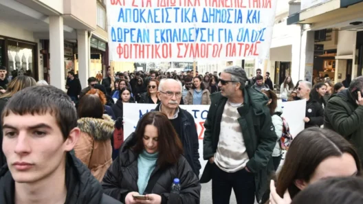 Πάτρα: Πανεκπαιδευτική απεργία για μισθούς και συνθήκες στα σχολεία 12 Πάτρα: Πανεκπαιδευτική απεργία για μισθούς και συνθήκες στα σχολεία
