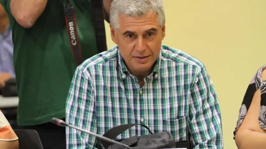 «Όσο η προσχολική αγωγή και εκπαίδευση παραμένουν εμπόρευμα τόσο θα αυξάνονται τα παιδιά που θα μένουν εκτός» 13 «Όσο η προσχολική αγωγή και εκπαίδευση παραμένουν εμπόρευμα τόσο θα αυξάνονται τα παιδιά που θα μένουν εκτός»