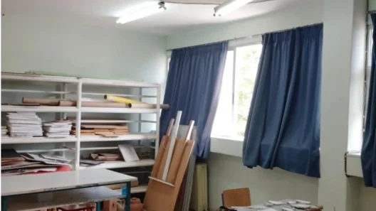 Θεσσαλονίκη: Τραυματίστηκε 15χρονος από αποκόλληση σοβά σε σχολείο 13 Θεσσαλονίκη: Τραυματίστηκε 15χρονος από αποκόλληση σοβά σε σχολείο