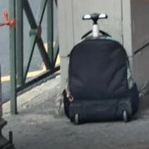 Ύποπτη βαλίτσα έξω από την Αστυνομική Διεύθυνση Πειραιά 1 Ύποπτη βαλίτσα έξω από την Αστυνομική Διεύθυνση Πειραιά