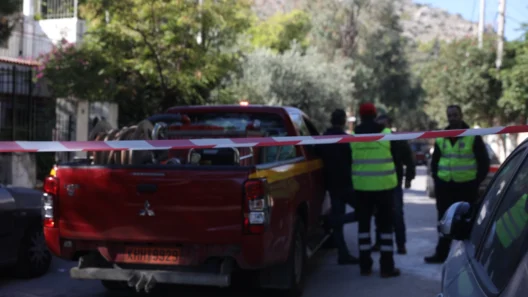 Χαϊδάρι: Εντοπίστηκε ύποπτο αντικείμενο που μοιάζει με χειροβομβίδα 12 Χαϊδάρι: Εντοπίστηκε ύποπτο αντικείμενο που μοιάζει με χειροβομβίδα