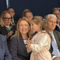«Η ενότητα, η πολιτική σταθερότητα και η εθνική υπευθυνότητα αποκτούν σήμερα ακόμη μεγαλύτερη σημασία» 1 «Η ενότητα, η πολιτική σταθερότητα και η εθνική υπευθυνότητα αποκτούν σήμερα ακόμη μεγαλύτερη σημασία»