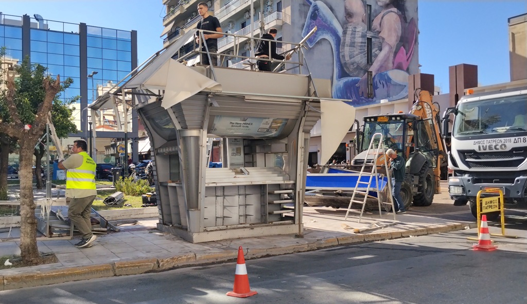 Αφηρημένα περίπτερα σε εγκαταλελειμμένο χώρο στην Πάτρα