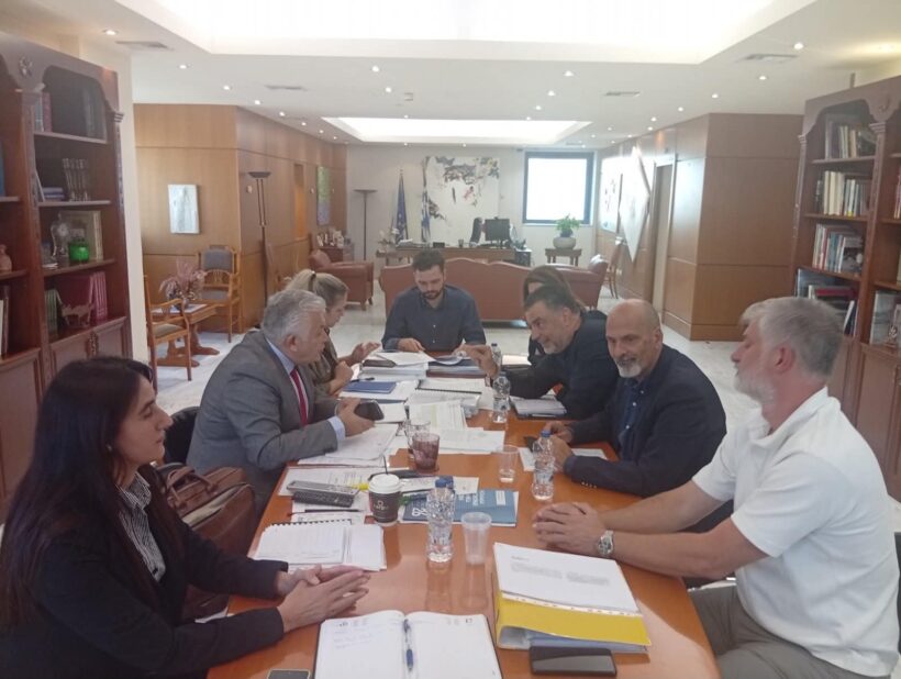 Σπύρος Σκιαδάρης και Υφυπουργός Παιδείας Νίκος Παπαχιαννού σε συν…