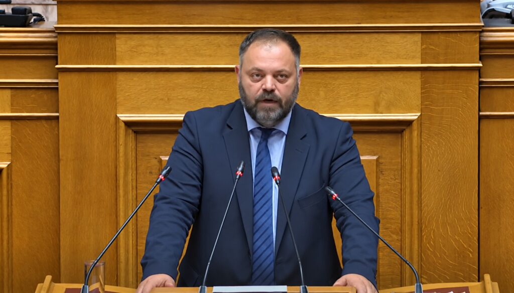 «Η νέα γενιά πληρώνει την ακρίβεια, τη στεγαστική κρίση και την κυβερνητική αναξιοπιστία»