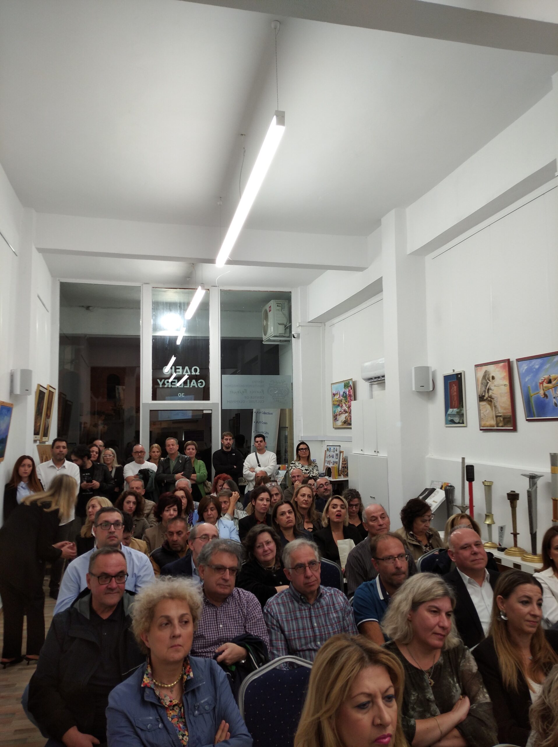 Πάτρα: Σε κλίμα συγκίνησης η ποιητική συλλογή «Δεμένα Πλοία» της Ελένης Βάκρου ΦΩΤΟ 6 Πάτρα: Σε κλίμα συγκίνησης η ποιητική συλλογή «Δεμένα Πλοία» της Ελένης Βάκρου ΦΩΤΟ