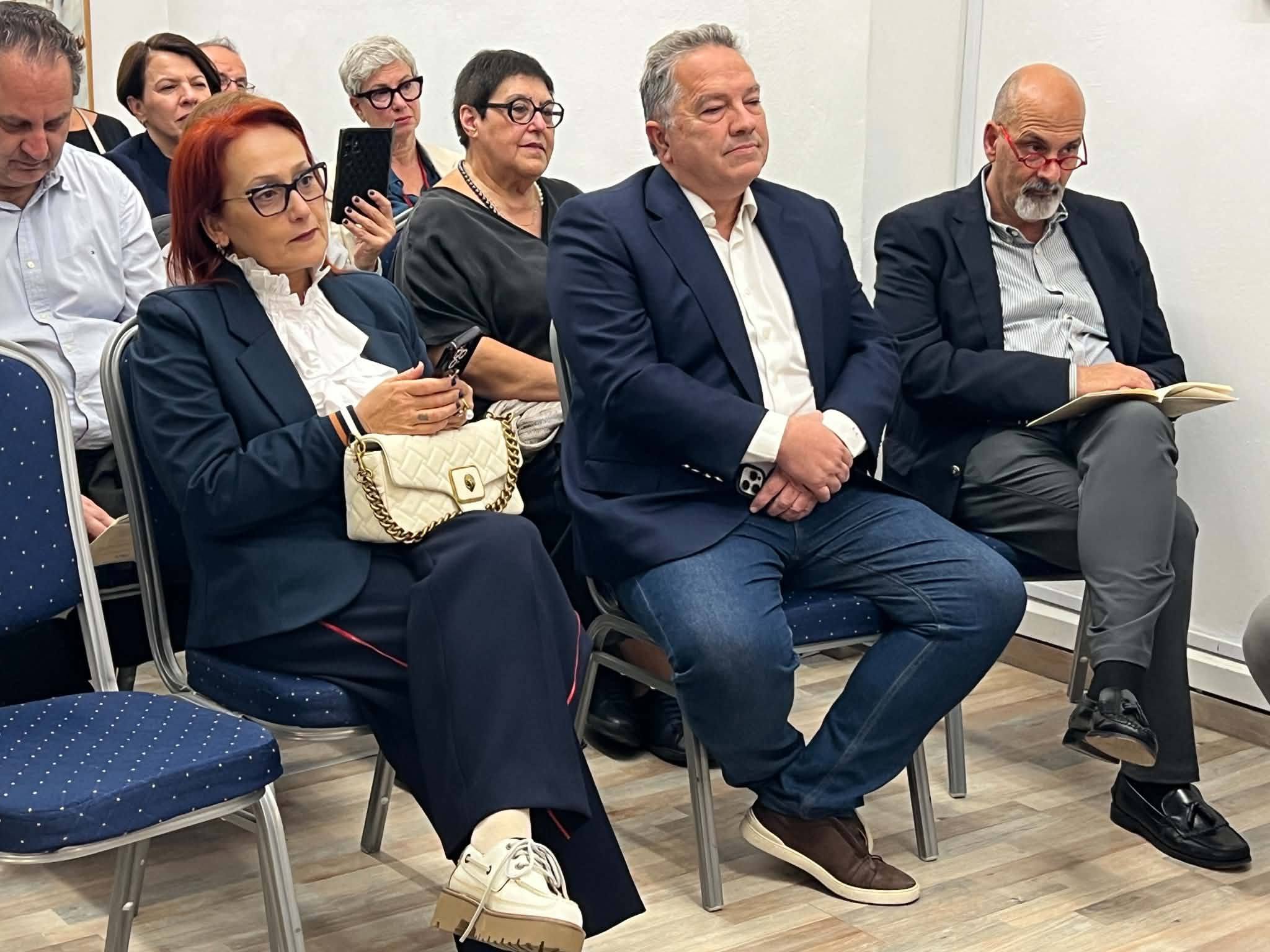 Πάτρα: Σε κλίμα συγκίνησης η ποιητική συλλογή «Δεμένα Πλοία» της Ελένης Βάκρου ΦΩΤΟ 9 Πάτρα: Σε κλίμα συγκίνησης η ποιητική συλλογή «Δεμένα Πλοία» της Ελένης Βάκρου ΦΩΤΟ