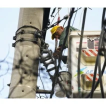 Πάτρα: Τεχνικοί του ΔΕΔΔΗΕ τσάκωσαν τέσσερις που έκλεβαν ρεύμα στα σπίτια τους 2 Πάτρα: Τεχνικοί του ΔΕΔΔΗΕ τσάκωσαν τέσσερις που έκλεβαν ρεύμα στα σπίτια τους